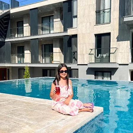 Bitez Adam * 博德鲁姆